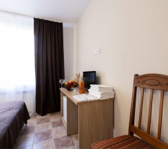 Четырёхместный номер "Делюкс" с балконом и красивым видом в Ростов