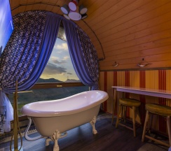 Дилижанс "Кавказская пленница", 2х-местный бутик-номер с ванной в О2Kislorod
