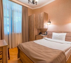 Номер Standard с балконом в Imperial House Hotel