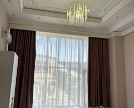 делюкс плюс двуспальная кровать и диван в Эмир