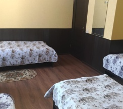 Кровать в общем мужском номере в ТарЛеон