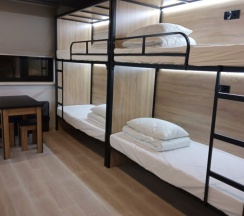 Общий мужской 10 местный номер нижние кровати в На Рубле