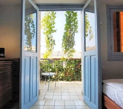 Номер Standard с балконом в Old Jaffa Hostel