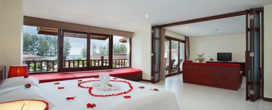 Полулюкс с видом на бассейн в Arinara Beach Resort Phuket