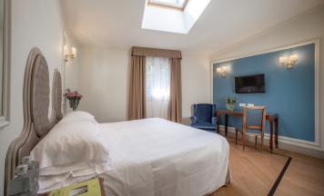 Двухместный номер Standard двуспальная кровать в Hotel Villa Flori