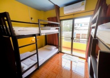 Кровать в общем номере (женский номер) в Your Hostel at Chiang Mai - Adults Only