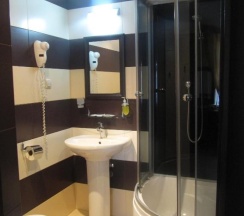 Двухместный номер с 1 кроватью или 2 отдельными кроватями и балконом во двор в Акс