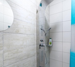 1-комнатные апартаменты эконом с 1 двуспальной кроватью (без окна) в Prim Rooms Apt Apartments (Прим Румс Апт Апартментс)