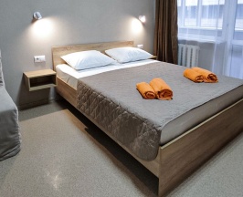 Стандартный семейный номер с 1 двуспальной кроватью и софой в Smart Hotel KDO