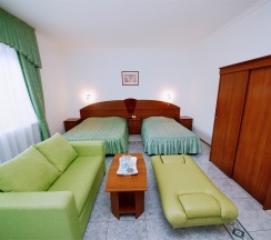 Трёхместный номер с балконом в Ясон