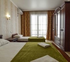 Трёхместный номер Comfort с балконом в Милена