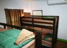 Кровать в общем номере в Stay With Jame Hostel