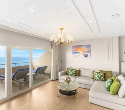 Люкс с 2 комнатами в Royal Cliff Beach Hotel Pattaya