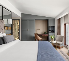 KING DELUXE CITY VIEW ROOM в Chekhoff Hotel Moscow Curio Collection by Hilton