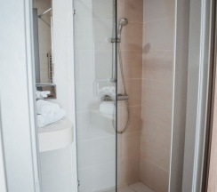 Двухместный номер Comfort с балконом и с красивым видом из окна двуспальная кровать в Diana Palace