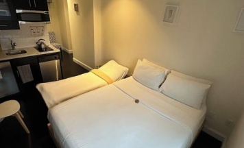 Номер Deluxe в East Village Hotel