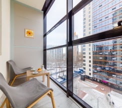 Улучшенная студия с кроватью king size и балконом в Pulkovo Apart