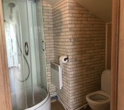 Четырехместный двухкомнатный люкс с балконом в Успенка