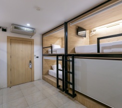 Кровать в общем номере (мужской номер) в The Bedrooms Hostel Pattaya