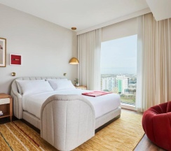 Двухместный люкс Grand с балконом двуспальная кровать в Virgin Hotels Dallas