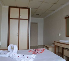 Двухместный номер Standard с балконом двуспальная кровать в Ayvalik Palas Hotel