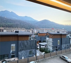 Апартаменты двухкомнатные (ЛЮКС) с балконом и красивым видом в Polikariya