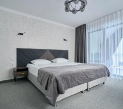 Номер улучшенный комфорт с 1 двуспальной кроватью в Белла