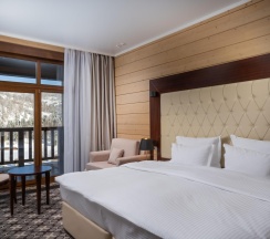 2-местный номер улучшенный с видом на озеро в Cosmos Collection Altay Resort