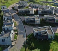 Таунхаус с видом на горы и сауной в Skypark