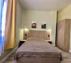 Трехместный номер с 3 односпальными кроватями с видом на бассейн в Морской клуб