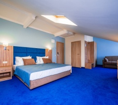 Семейный однокомнатный номер "Мансарда" в Blue Marlin Hotel