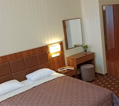 Апартаменты с просторной спальней, обеденной зоной и балконом в My Favourite Garden Hotel