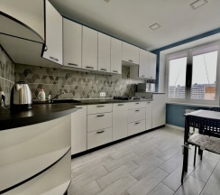 Апартаменты c 1 комнатой с балконом и с красивым видом из окна в Апартаменты на улице Романовская Слобода 14