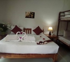 Номер Luxury с видом на бассейн в Lanta Cottage