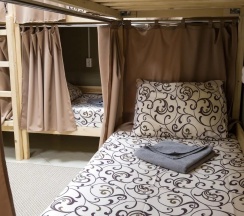Кровать в общем 8-местном номере (удобства на этаже) в I hostel