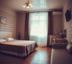 Первая категория (с балконом, вид на озеро) в Вилла Вальмонт