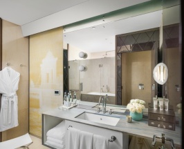 Номер Junior Suite SO Studio Twin, с видом на Вознесенский проспект - с 2 односпальными кроватями в So/Санкт-Петербург