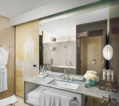 Номер Junior Suite SO Studio Twin, с видом на Вознесенский проспект - с 2 односпальными кроватями в So/Санкт-Петербург