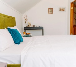 Коттедж с балконом в Гавань