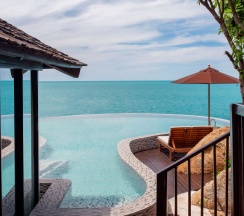 Двухместное Pool Villa Suite No. 3 oceanfront двуспальная кровать в Silavadee Pool Spa Resort