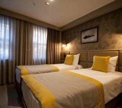 Четырёхместный полулюкс семейный (пристройка) в Seraglio Hotel & Suites