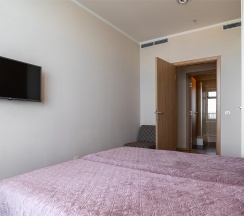 Трехкомнатные улучшенные апартаменты с двумя спальнями (7 этаж) в Real Apartments Sochi
