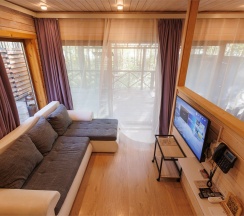 Лодж с купелью и сауной с видом на озеро в Пасторское озеро