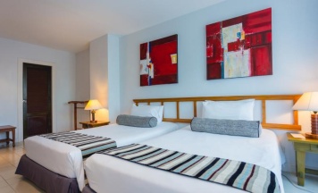 Residence c 1 комнатой с видом на сад в Waterfront Suites Phuket by Centara