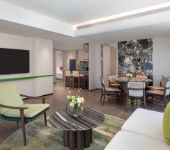 Люкс с 3 комнатами в Holiday Inn Resort Sanya Bay by IHG