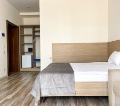 Корпус Андорра Стандарт с Раскладным Двуспальным Диваном в Family Pride Inn Прайд