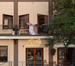 Deluxe с балконом и видом на город в V Hotel&Rooftop lounge