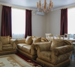 Четырёхместный номер Premium с красивым видом из окна в Golden Park