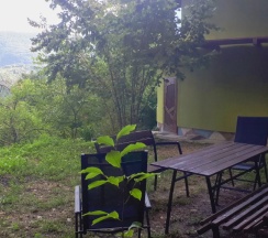 Вилла с балконом и с видом на горы в Круглый дом в горах