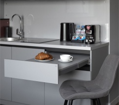 Студия с глухим остеклением с кухней в 25/7 Заневский